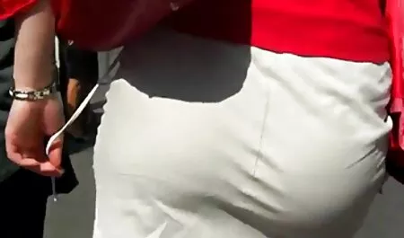 Giám đốc gọi nhân viên của phim sec mẹ con cô ấy đến văn phòng của cô ấy và bắt anh ta liếm âm hộ của mình