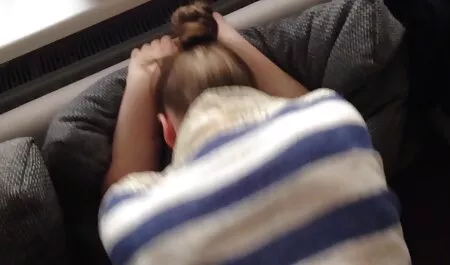 Các cô gái thậm chí không muốn nghe về bất kỳ loại công việc nào, sẽ thú vị hơn nhiều khi xem phim sec me ke họ chọc phá một giáo viên trẻ đẹp, chui vào quần và tìm hiểu xem phẩm giá của anh ta như thế nào