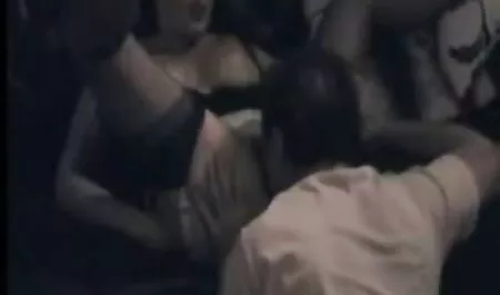 Em bé sec me con dit nhau trong hình xăm vuốt ve cô ấy L. và rên rỉ