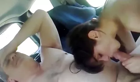 Đẹp cô gái xem phim sec loan luan me va con hút và chị trong một taxi