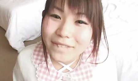 Chạm vào núm vú khiến cô gái tóc nâu rên xem phim sec me con loan luan lên vì sung sướng và đáp lại, hãy dùng môi vuốt ve những vùng gợi cảm đáng yêu của bạn tình