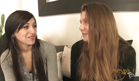 Busty brunette yêu đến giữ hai cocks trong cô sec loan luan me va con trai ấy miệng