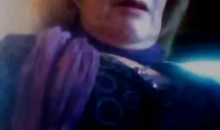 Redhead bitch hút phim sec mẹ con một chàng trai trên đường phố