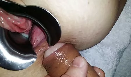 Con min tinh tế từ phim sec con du me từ cởi quần áo và chỉ ở trong chiếc quần lót