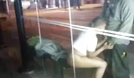 Fury dường như vừa cưỡi ngựa vừa ngồi fim sec loan luan me con trên vòi đứng vững