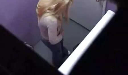 Sinh viên ăn mừng buổi học với bia và quan xem phim sec loan luan me con hệ tình dục