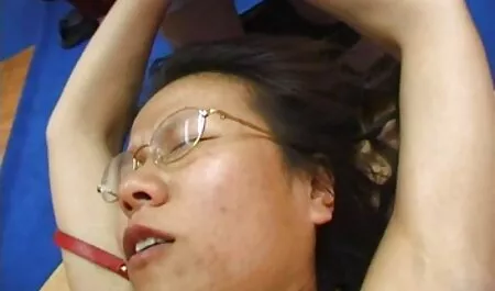 Mỹ nữ Trung Quốc Avena Lee khi tham gia cảnh giường xem phim sec me va con chiếu, đi giày cao gót trông rất ngoạn mục.