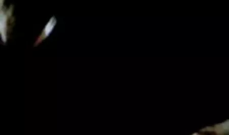 Khiêu sec me con loan luan dâm hậu môn Babe với vú lớn