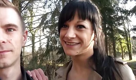 Tôi mặc phim sec con du me trang phục ông già Noel khiêu gợi và tạo dáng cho bạn