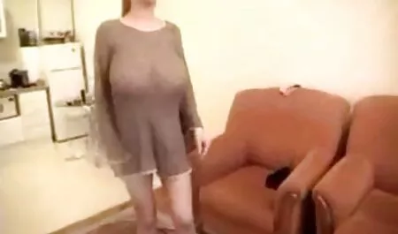 Cô gà mập mạp này không cần cầu xin, thuyết phục hay phin sec me con dụ dỗ bằng một tờ bạc trăm đô la