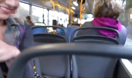 Brunette với làm xem phim sec me con loan luan việc hậu môn frolic qua các hồ bơi