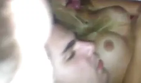 Heifer thuê phim sec me dit con một con đực cứng