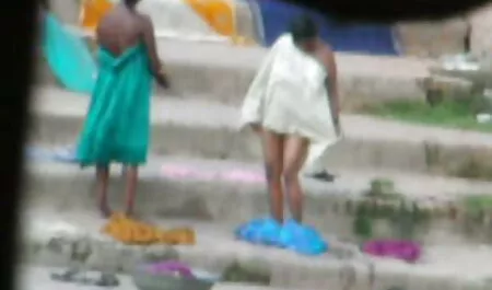 Dễ thương cô gái nhỏ con thỏ Mẹ kiếp với một strapon phim sec me du con