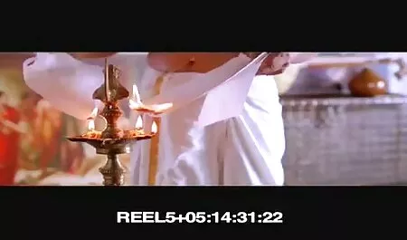 Blonde Raquel phim sec loan luon me va con thư giãn trên giường