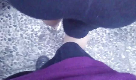 Cô gái chảy nước dãi vì bị đập mạnh vào miệng với hai cái dương pim sec me con vật