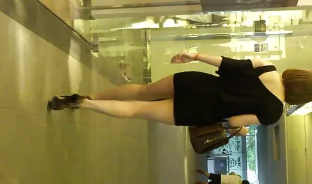 Anh chàng không thể nhìn lâu cô gái châu Á xinh đẹp kiệt sức với những cái vuốt ve, làm thế nào cô ấy phải chịu đựng một ham muốn tình dục phim sec me con loan luan không thể chịu được