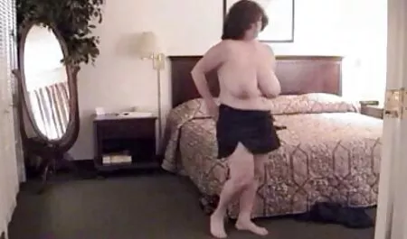 Busty đĩ đã cho sec me con loan luan trên bàn