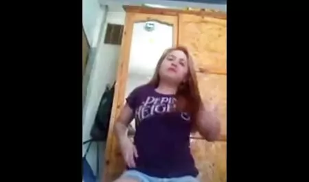 Cô nàng dâm đãng ngoan ngoãn tự cho phép mình đeo cổ áo và tự đụ mình trước một gã phim sec loan luan me va con khốn lo lắng. Một chút tưởng tượng và đồ chơi sẽ không ảnh hưởng đến ngày hôm nay