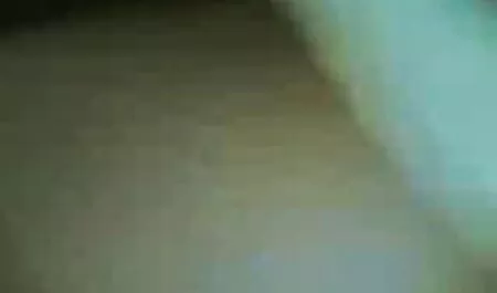 Hai trẻ phim sec loan luon me va con đồng tính nữ quái trong các hồ bơi