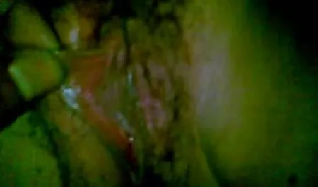 Khoái lạc trong nước, con cặc thuận lợi chui vào âm hộ ẩm phim sec loan luon me va con ướt.