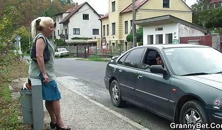 Cô gái tóc vàng khéo léo hút tinh ranh với cái miệng dịu sec loan luan me ke dàng của cô ấy