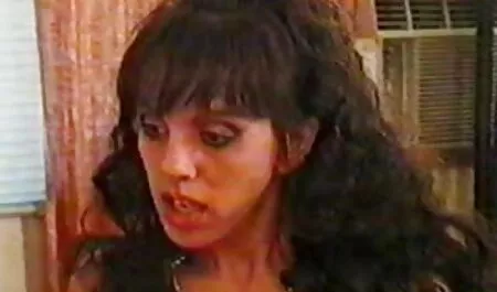 Một cô gái trẻ châu Á với một chặt chẽ đít phim sec con dit me thỏa mãn mình với một máy rung