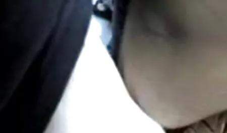 Nói chuyện qua điện thoại và gọi cho call boy phim sec loan luan me con ruot