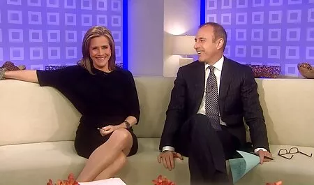 Trên đường cô gặp một người đàn phim sec me con loan luan ông da đen mời cô về nhà. Chà, ở đó anh ta đã đưa con gà vào bệnh ung thư và lái một dương vật giả khỏe mạnh vào âm hộ nóng bỏng của cô ấy