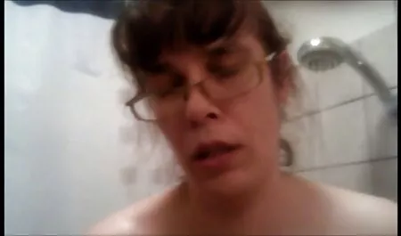 Hai tên bắt nạt này sẽ không húc con cái cùng phim sec me du con một lúc vào hai cái lỗ ngọt ngào ẩn giữa hai chân của nàng, chúng sẽ thay nhau địt vào miệng và vào đít nàng