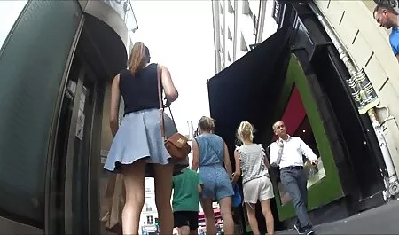 Gầy cô gái fuck trên một lớn giường phim sec dit me ruot