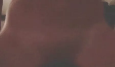 Colin là một người mẫu quyến phim sec loan luon me va con rũ, gợi cảm