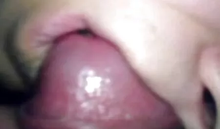 Brunette phim sec con va me liếm âm đạo và smacks