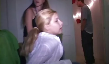 Sexy đồ có vui vẻ với một máy xem phim sec loan luon me con rung