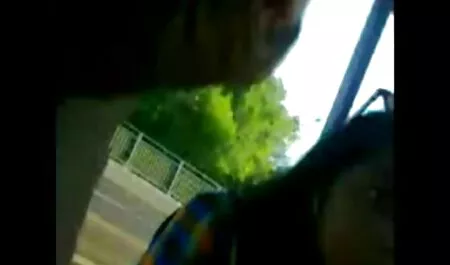 Đẹp brunette ﻿sec me con kéo cứng hậu trường