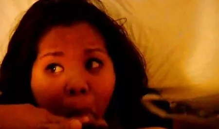 Con bò cái định phim sec con du me la hét, cắn xé thì anh chồng liền lấy khăn quấn đầu tiếp tục cuộc vui dâm đãng