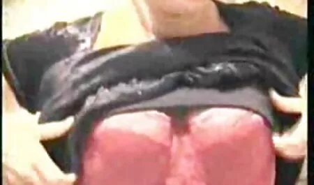 Dudes pour wine vào sec me va con trai sexy babe's pussy