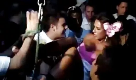 Bốn sec me con dit nhau tay và hai con cu xoa bóp