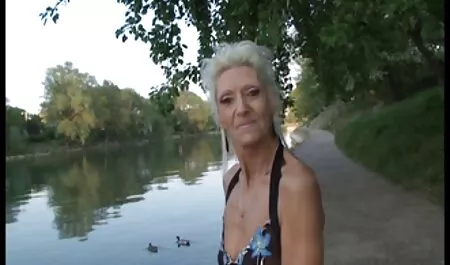 Các bespectacled chú fucks một phim sec con va me trẻ sinh viên