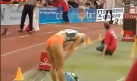 Những nụ hôn nóng bỏng, những trò đùa bằng miệng ngon ngọt và ngay sau đó những chú gà con đã rên rỉ đầy khiêu gợi sau một cơn cực khoái đồng thời rất mạnh mẽ và phim sec me tươi sáng