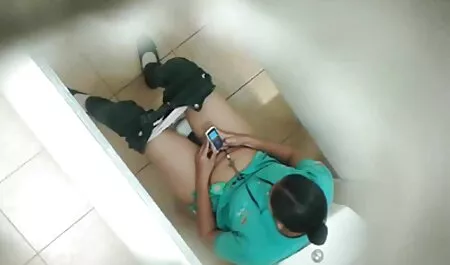 Vẻ đẹp cums ngọt ngào từ chọc và cực khoái đầu tiên biến cô ấy thành một phim sec me con dit nhau nympho dâm đãng