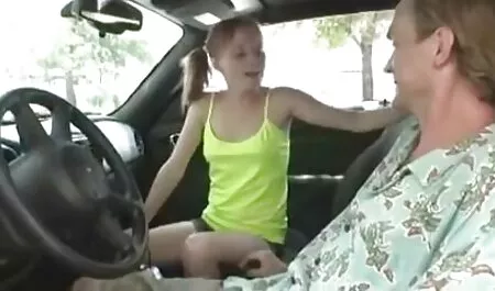 Người mẹ nóng bỏng nằm trên sàn bị bịt mắt và thủ dâm, và một số người đàn ông giật mình trên người cô ấy, cô ấy rên rỉ khi tưởng tượng ra tất cả những điều này, và các anh sec con dit me chàng cuối cùng trong một chiếc ly và trình bày sự ẩm ướt mang lại sự sống này cho một cô gái không trẻ