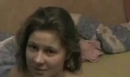 Gã trai đeo tất trên đầu xông vào nhà bắt chịch một phim sec loạn luân mẹ con con điếm một cách dã man