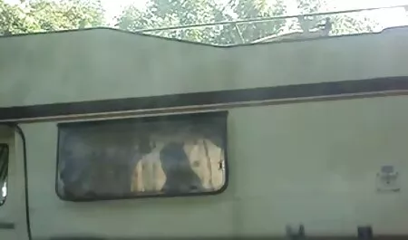 Anh bạn sec loan luan me va con nằm ngửa và thư giãn, tin tưởng đôi môi của tôi