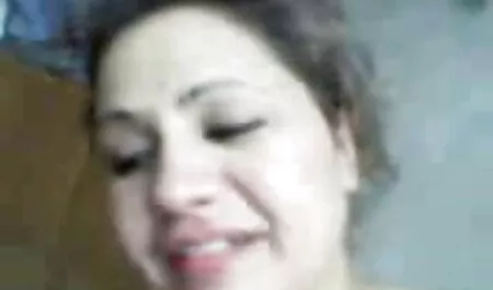 Con phim sec dit me ruot chó cái đổ lên cơ thể của mình với một ly sữa và say mê hút một tinh ranh