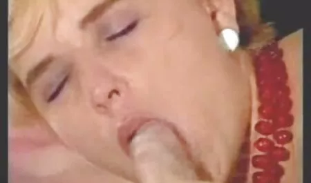 Sexy Alex trong đỏ pim sec me con gót độc tấu