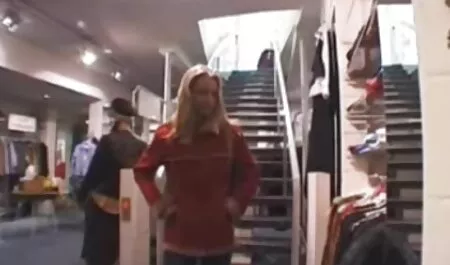 Brunette được fucked trên vật xem phim sec loan luan me con đúc trong tất cả các lỗ