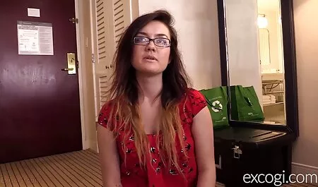 Mulatto Yasmin đập với một con sec me va con ngựa đực trắng