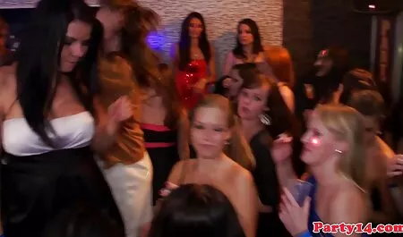 Đẹp tóc vàng quyến rũ một fim sec loan luan me con người