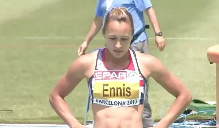 Những cô gái tóc vàng có cả một fim sec loan luan me con kho vũ khí của loài phalluses trong phòng tắm