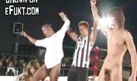 Đĩ trên giường trong pantyhose vuốt ve cơ thể của mình xem phim sec loan luon me con